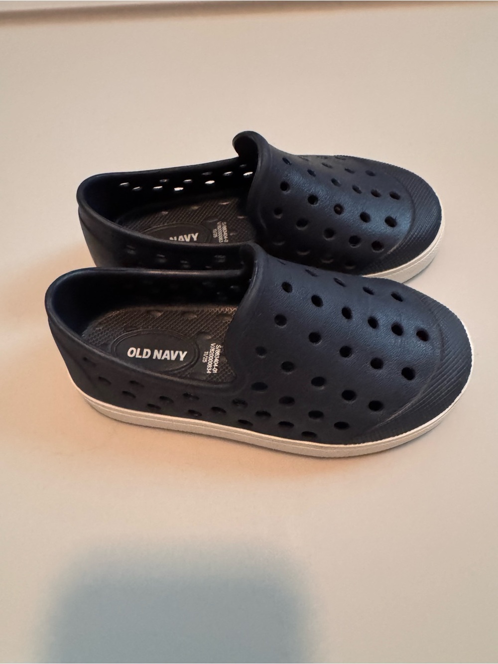 NWOT-Old Navy Kids Navy Slip-On Water Shoes-toddler sz 7